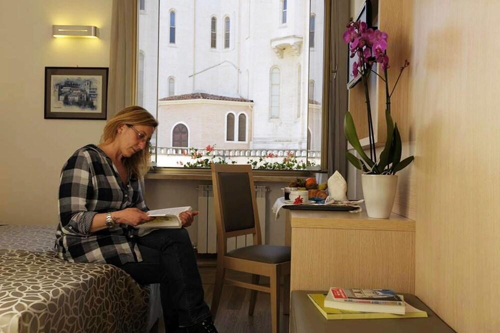 Hotel Delle Rose Cascia Esterno foto