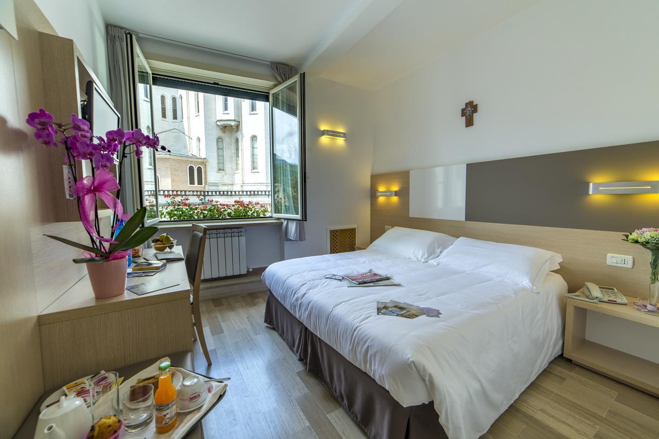 Hotel Delle Rose Cascia Esterno foto
